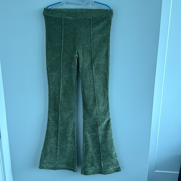 love on a hanger Pants - Green Velvet corduroy bellbottoms